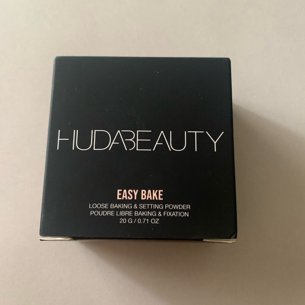 Huda Beauty Easy Bake Loose Baking & Setting Powder